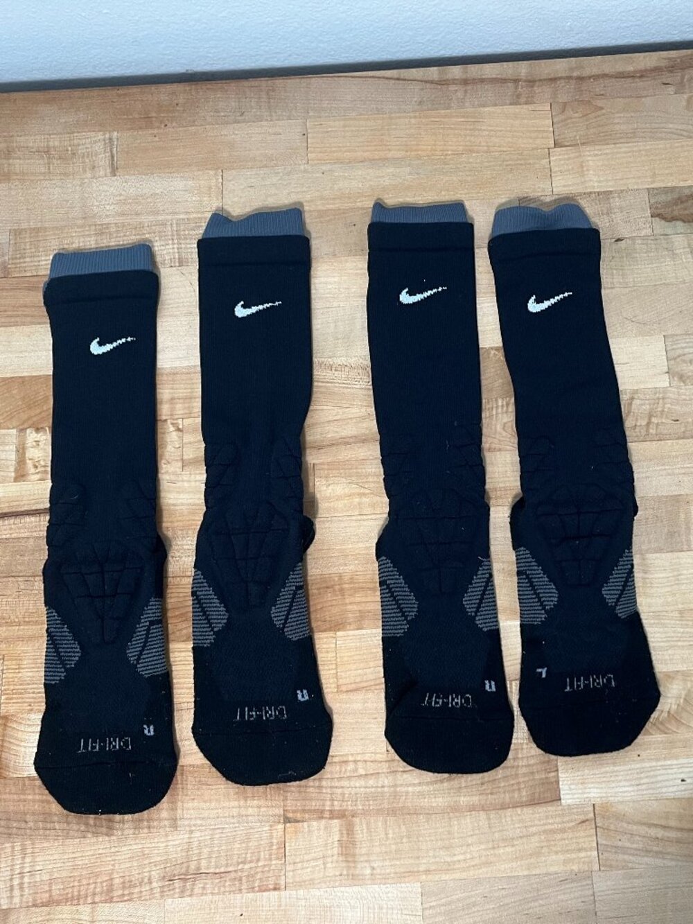 Lot of 2 pairs Men's Large 8-12 Nike Elite Vapor Dri Fit Football Crew Socks